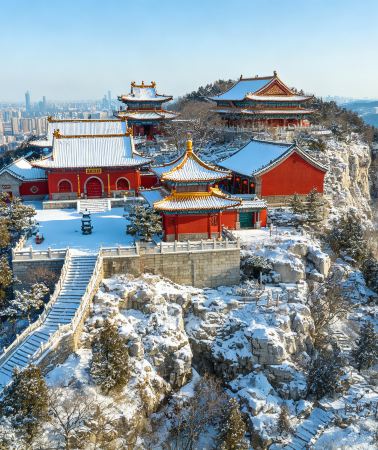 5D4N • Fall/Winter Limited Offer · Jinan · Mount Tai · Qufu 12-Person Small Group, No Shopping Stops | Includes 4 Breakfasts and 3 Main Meals | Upgrade to a 5-Diamond Resort Hotel for 1 Night | Expert Guided Commentary | Complimentary Double Shows + Double Museums | Explore the City of Springs + Climb Mount Tai + Visit the Sacred City