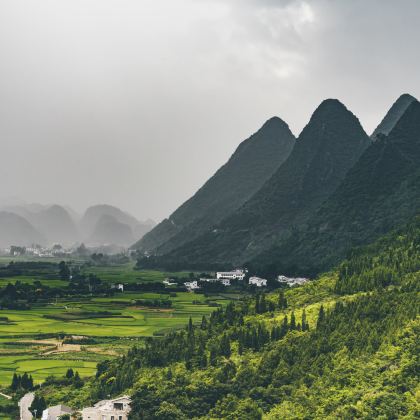 贵州贵阳+黄果树+万峰林景区+马岭河峡谷景区+荔波+西江千户苗寨5日4晚拼小团