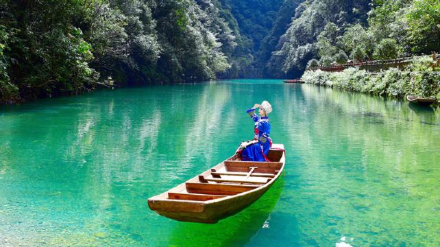 恩施市+恩施大峡谷5日4晚跟团游·6人小团+屏山壹号+赠宣恩竹筏+赠土司城门票+宿1N大峡谷+1晚宣恩+2进大峡谷避人潮