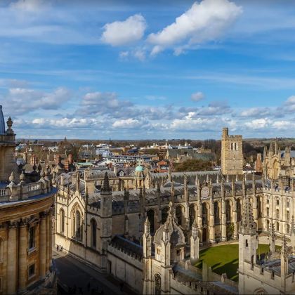 英国大伦敦+达勒姆+爱丁堡+白金汉宫+剑桥大学+约克大教堂+阿尼克城堡+尼斯湖中心+威廉堡13日12晚跟团游