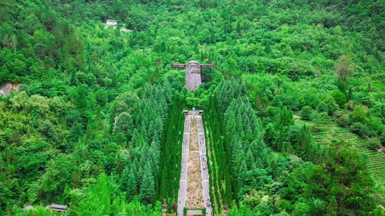 神农架+宜昌4日3晚私家团·暑假大促『探索秘境·云梦九湖』VIP私享包车游·5钻森林野奢酒店|连住不挪窝&赠大九湖私享旅拍『自营车队&土著司机带玩|省心有保障』 打卡神农全景/观云海翻腾|喂梅花鹿#专属V客服