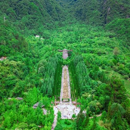 神农架+三峡大坝+长江三峡+宜昌5日4晚跟团游