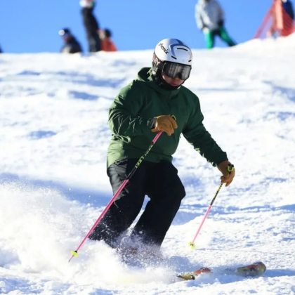 户外活动·内蒙古+河北5日亲子营【乌兰布统·雪原狂欢季】雪场滑雪，冰封湖上冬捕体验，冰雪运动会+喂雪地小鹿与羊驼+体验换装游牧+趣味亲子互动，雪原轻徒步+荒野厨房+登雪中金山岭长城等