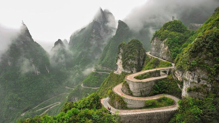 4-Day National Park Tour from Zhangjiajie · Tianzi Mountain, Yellow Dragon Cave and Tianmen Mountain | BaiLong Lift VIP Ticket