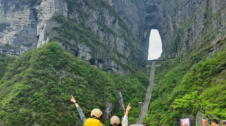 张家界+天门山+凤凰4日3晚拼小团·直达张家界【纯玩4钻】8人小团《阿凡达》【袁家界】天然氧吧【金鞭溪】山水画卷【十里画廊】峰林【天子山】天门山【索道往返】穿山【天门洞】登高空【玻璃栈道】凤凰夜景+苗服体验