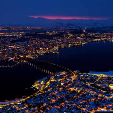 挪威特罗姆瑟+罗弗敦群岛+冰岛蓝湖+蓝冰洞11日10晚跟团游