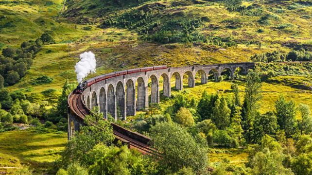 <5天>【英伦小环岛  口碑之选】英格兰+苏格兰+天空岛精华游·打卡哈利波特同款取景地+英式田园湖区悠闲漫步+爱丁堡穿越中世纪+野性苏格兰高地风光大片+尼斯湖水怪传说+探秘云雾之中天空岛+惠特比自由行