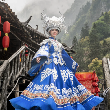 长沙+毛泽东同志故居+凤凰古城+芙蓉镇+张家界国家森林公园+天门山+桃花源7日6晚跟团游