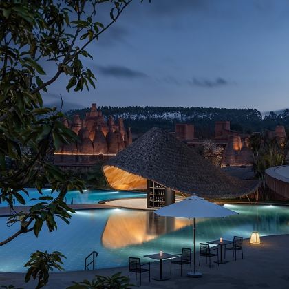 昆明+抚仙湖+建水+元阳+普者黑景区+弥勒6日5晚拼小团