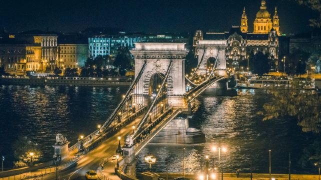 <8天>【2-8人小团 东欧四国精华游】四星景观酒店·布达佩斯进布拉格出+音乐之都维也纳+人间仙境哈尔施塔特+CK童话小镇+莫扎特故乡萨尔茨堡+百搭之城布拉格+含巴登小镇温泉券+多瑙河游船