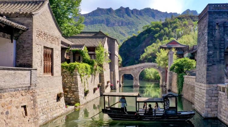 5D4N · Private Tours · No need to head south for water towns  Northern Water Town hidden in Beijing Luxury Tour The Palace Museum, Gubei Water Town & Simatai Great Wall
