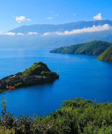 2D1N • Lijiang + Lugu Lake: Lijiang Ancient Town + Lugu Lake Viewing Platform: Pig-trough boat ride on the lake & bonfire party