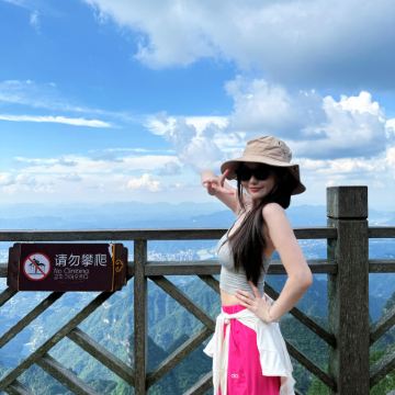 长沙+张家界国家森林公园+天门山+芙蓉镇+凤凰古城6日5晚拼小团