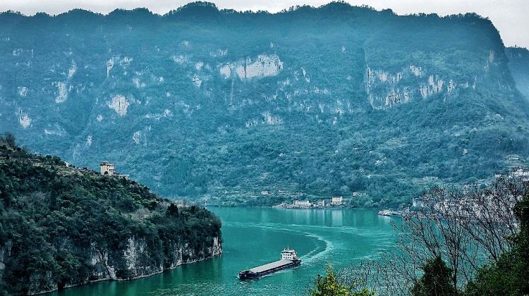 8-Day Yangtze River Cruise & City Explorer: Wuhan, Three Gorges Dam & Chongqing's Mountain Magic