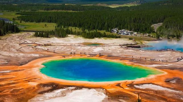 5-Day Yellowstone National Park Tour from Salt Lake City · Crazy Horse, Grand Teton and Mount Rushmore