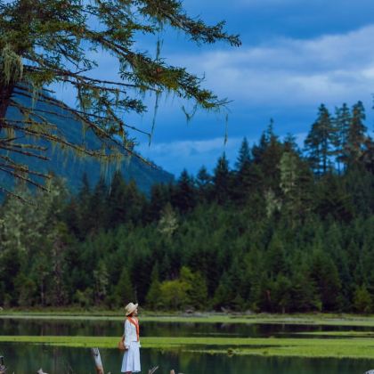 冷嘎措+鱼子西+四姑娘山景区+八郎生都村4日3晚私家团