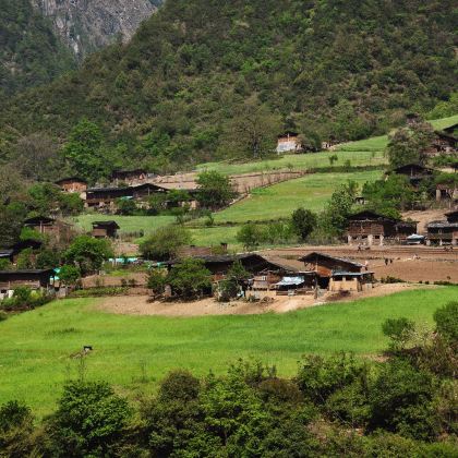 大理市+洱海+怒江+老姆登村+丙中洛+六库7日6晚拼小团