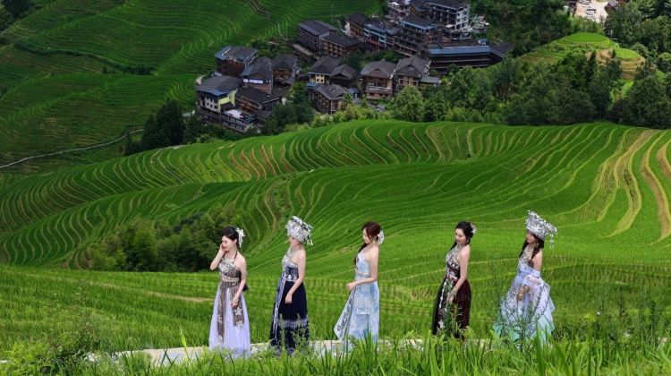 6-Day 'Included Tips' China + Guilin + Yangshuo : Longji Rice Terraces + Li River 3-star Cruise + Yulong River rafting + Gudong Waterfall