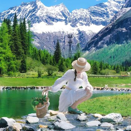 成都+九寨沟+黄龙风景名胜区+峨眉山5日4晚私家团