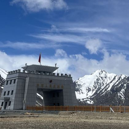 新疆喀什地区+帕米尔高原+白沙山-白沙湖景区+喀拉库勒湖景区+红其拉甫国门+盘龙古道+班迪尔蓝湖+慕士塔格冰川公园3日2晚拼小团