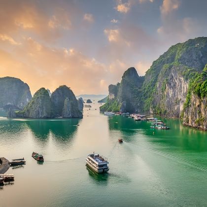 广西南宁+越南下龙湾+河内+北海+涠洲岛7日6晚跟团游