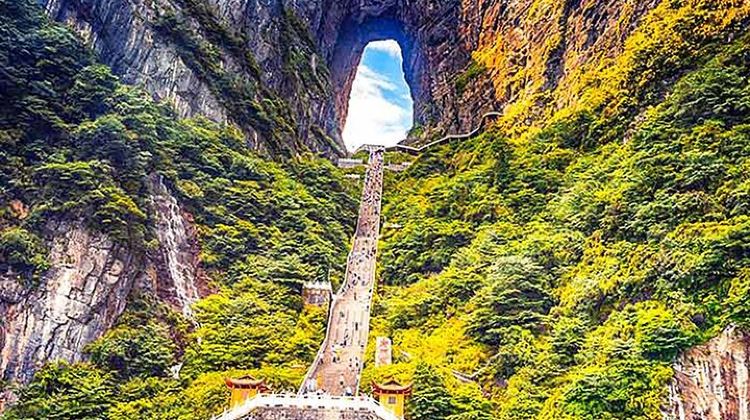 5D4N · Group Tours · Zhangjiajie 1-5 days Group Tour: Avatar, Glassbridge &Furong Town