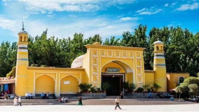 2-Day China Xinjiang Essential Sightseeing Private Tour·Kashgar and Taxkorgan丨Karakul Lake, Stone City and Golden Grass Beach
