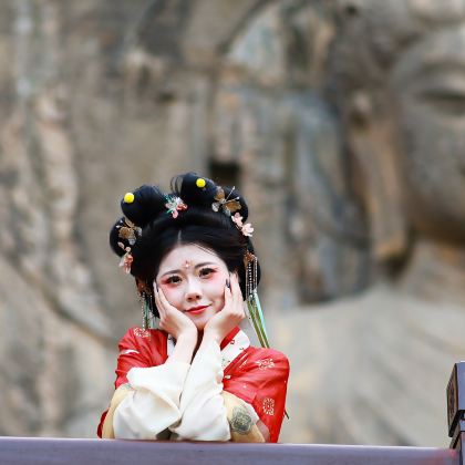 郑州+洛阳+嵩山少林景区+老君山景区+龙门石窟+白马寺+洛阳博物馆4日3晚跟团游
