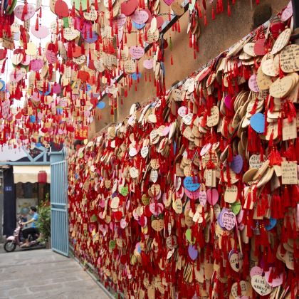 泉州+晋江梧林传统村落+洛伽寺+泉州西街+蟳埔村+崇武古城风景区4日3晚拼小团