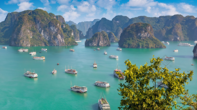 越南下龍灣+河內4日3晚跟團遊·含簽證遊船遊+龍灣+澳洲龍蝦宴+蓮花自助餐+迷宮仙境+快艇+海上天坑+天堂島+巴亭廣場