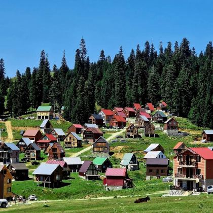 格鲁吉亚第比利斯+卡兹贝吉+哥里+库塔伊西+巴统+西格纳吉+卡兹别克山+斯大林博物馆+阿里和尼诺雕像7日6晚跟团游