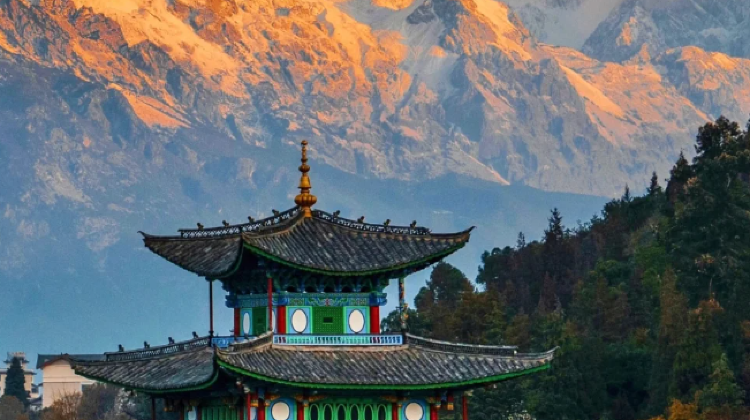 8D7N · Private Tours · Kunming + Dali City + Lijiang + Shangri-La: Yulong Snow Mountain, Erhai Lake, Dukezong Ancient Town