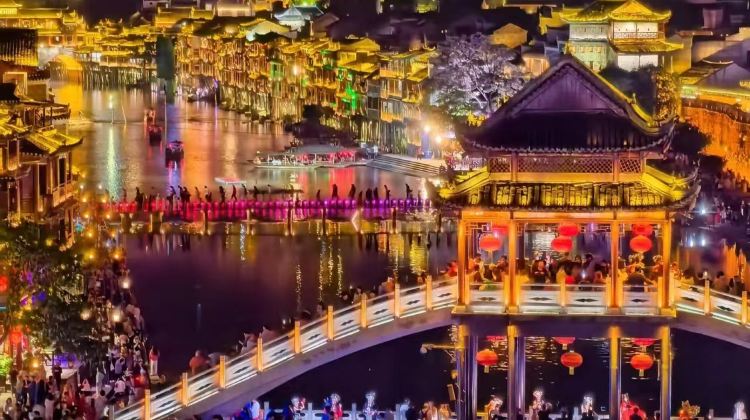 3D2N · Private Tours · A must-visit in Hunan: Fenghuang Ancient Town & Furong Town