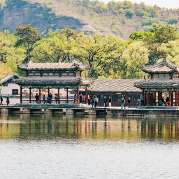 承德+避暑山庄+普陀宗乘之庙+普宁寺+磬锤峰国家森林公园+须弥福寿之庙3日2晚跟团游