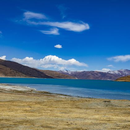 中国西藏羊卓雍错+卡若拉冰川+满拉水库+定结宗措湖+珠峰大本营+加乌拉3日2晚跟团游