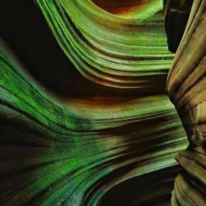 陕西波浪谷景区+延安甘泉大峡谷+枣园革命旧址+红秀《延安延安》2日1晚跟团游