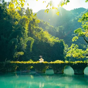 贵州贵阳+黄果树+荔波+西江千户苗寨+镇远+梵净山6日5晚跟团游