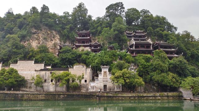9-Day Guangxi and Guizhou Highlights Private Tour·Guilin, Yangshuo, Guiyang, Anshun, Kaili, Zhenyuan and Tongren丨Li River Cruise, Elephant Trunk Hill, Miao Village and Mount Fanjing