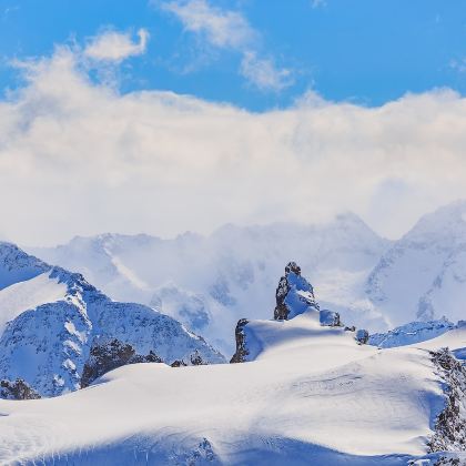 德国法兰克福+捷克布拉格+匈牙利+奥地利维也纳+慕尼黑+苏黎世7日6晚跟团游