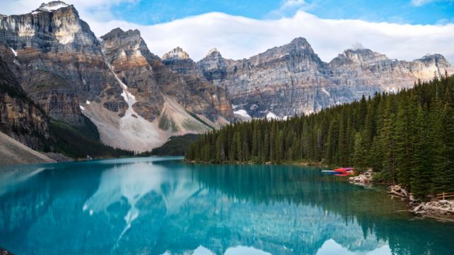5-Day Canadian Rockies Scenic Slow Travel Tour from Calgary·Slow Train Journey with Complimentary National Park Pass, VIA Rail & Bus, Featuring Three Iconic Lakes and the Columbia Icefield
