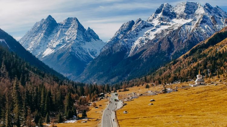 6-Day Autumn & Winter Alpine Wonderland with Guaranteed Entry & Train Tickets: Jiuzhaigou, Huanglong, Panda Valley, Dujiangyan & Mt. Siguniang - Airport Transfer & Free Chengdu Time