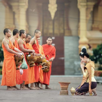 老挝万象+琅勃拉邦8日跟团游