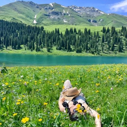 新疆伊犁+那拉提旅游风景区+赛里木湖3日2晚拼小团