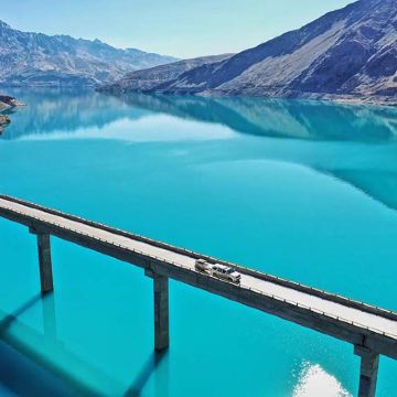 新疆喀什市+帕米尔高原+塔什库尔干+盘龙古道+喀什古石头城2日1晚拼小团