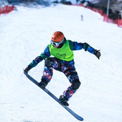 滑雪·【新豆滑雪训练营】涞源6天5晚独立营·专业教学+自有签约教练+科学分组+每日不低于5小时滑雪+1:3高教练配比