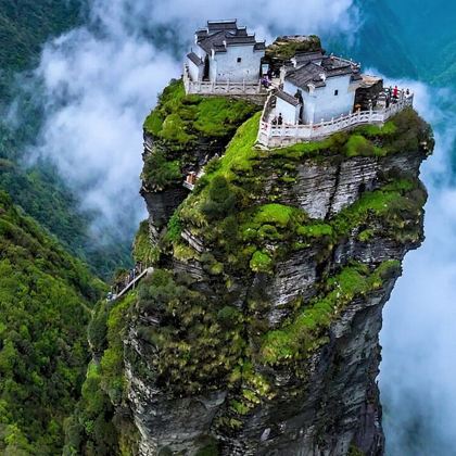 贵州贵阳+黄果树景区+荔波+西江千户苗寨+梵净山+镇远古城+青岩古镇6日5晚自由行