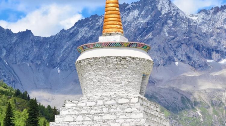 6-Day Autumn & Winter Alpine Wonderland with Guaranteed Entry & Train Tickets: Jiuzhaigou, Huanglong, Panda Valley, Dujiangyan & Mt. Siguniang - Airport Transfer & Free Chengdu Time