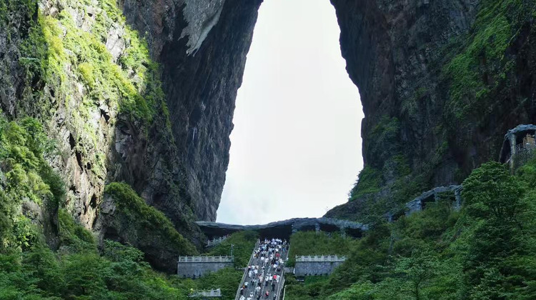 张家界+武陵源+天门山+大峡谷+凤凰古城5日4晚拼小团·纯玩8人小团『二进武陵源全景游】畅游双5A核心景区【阿凡达仙境VS天门山】雾海横渡·玻璃桥+天门山索道&玻璃栈道+芙蓉&凤凰双古镇+50高餐标特色餐