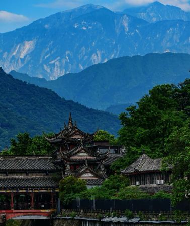 2天1晚 • 熊貓基地＋三星堆博物館＋都江堰＋青城山，經典環線：從萌寵國寶到千年文明，從水利奇蹟到青幽仙山