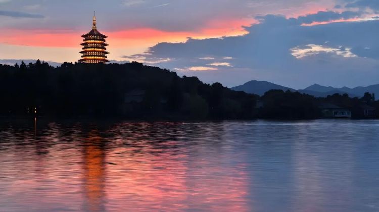 2-Day China + Hangzhou + West Lake + Lingyin Temple + Longjing Village·  